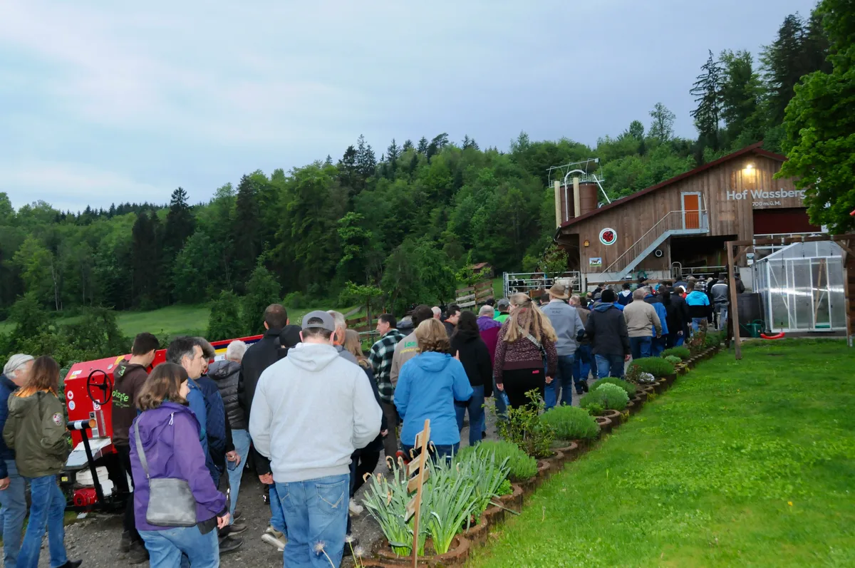 Grosses Interesse am Puure-Höck mit Fachreferat auf der Forch.